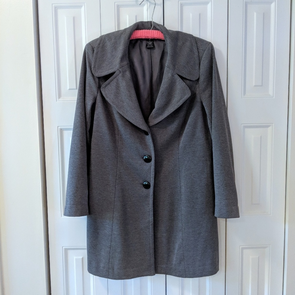 Classic Lined Three-Button Jacket - Picture 5 of 7